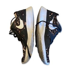 Nike Women’s Desert Print Running Shoe